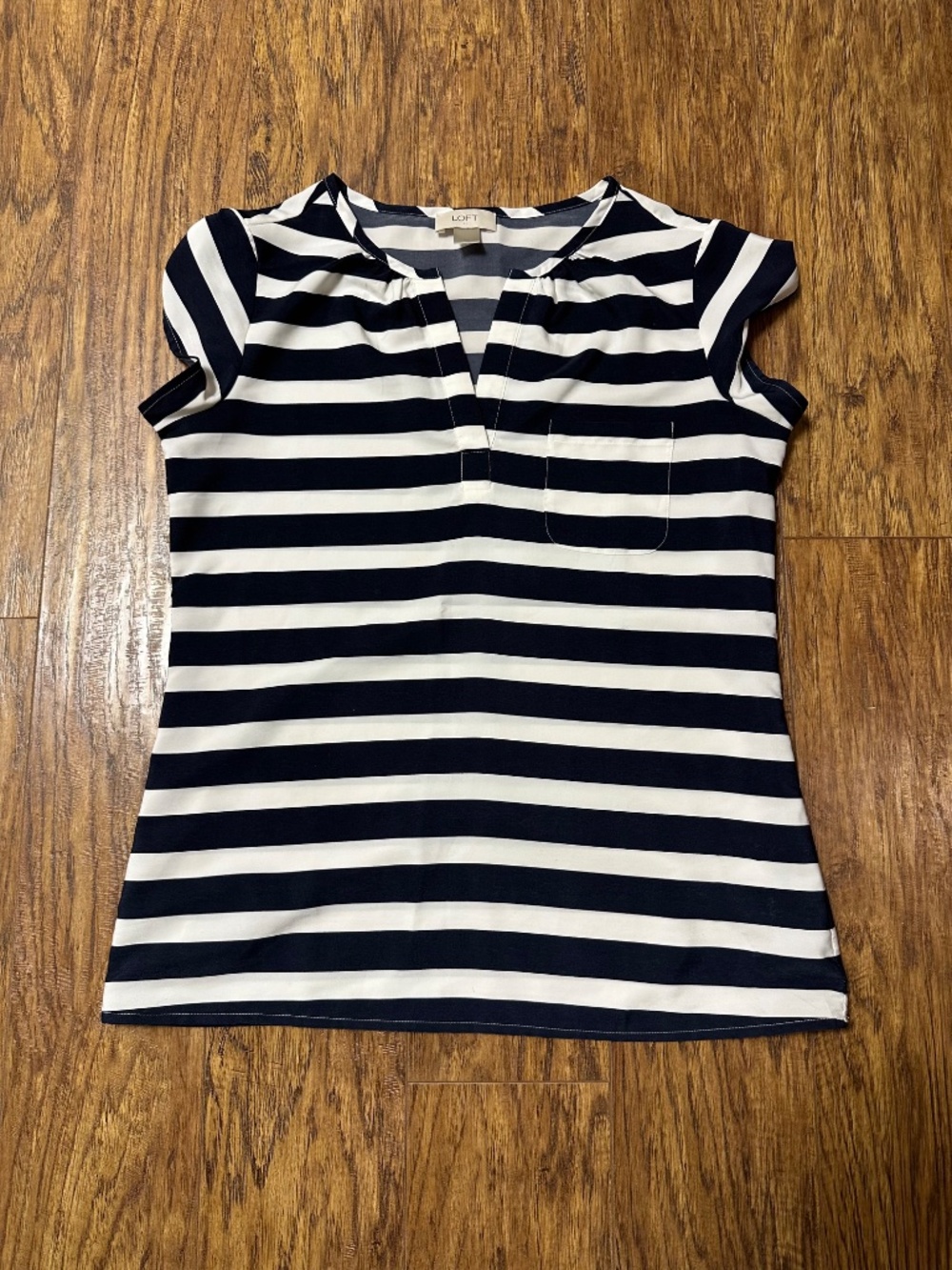 Ann Taylor LOFT Women's Short Sleeve Blouse V-Neck Navy & White Stripe Size XS